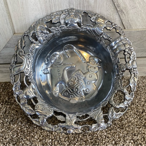 Thick Molded Aluminum Christmas Bowl / Christmas Bowl with Snowman - Picture 6 of 9